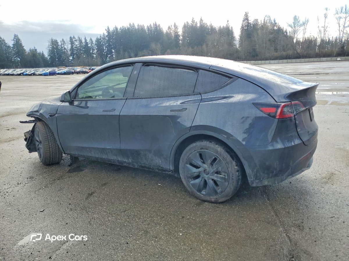 Tesla Model Y 2025
