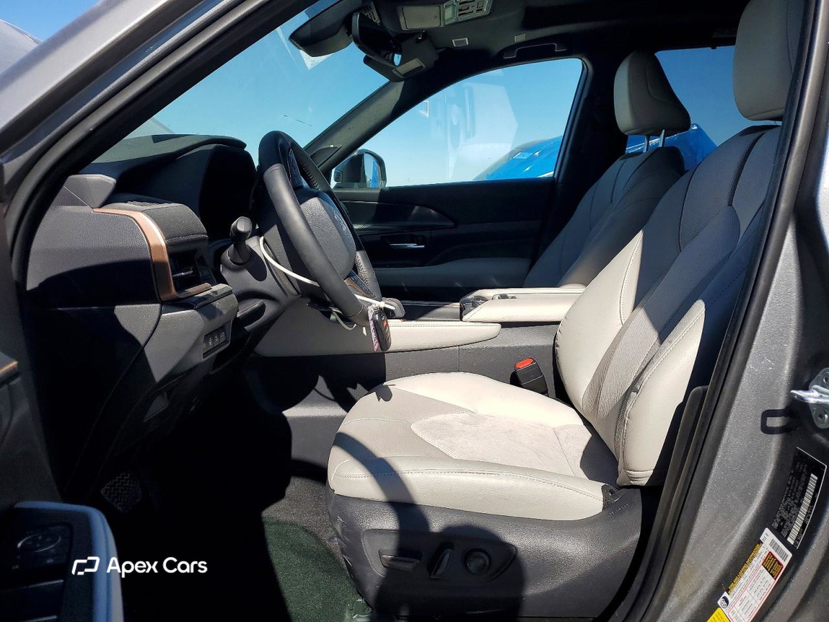 Toyota Highlander 2025