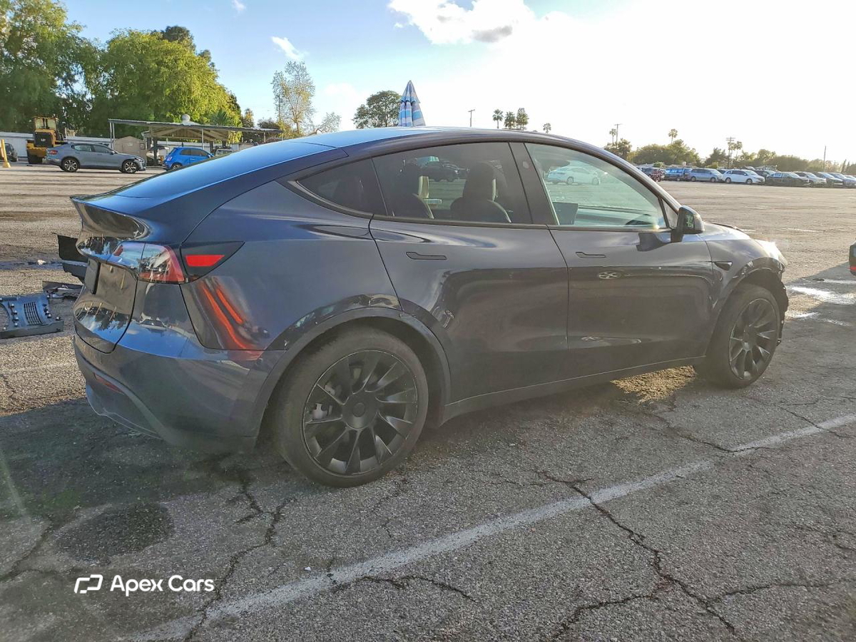 Tesla Model Y 2024