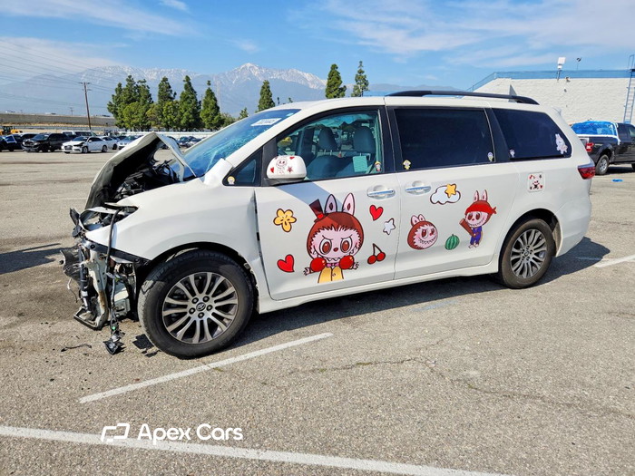 2018 Toyota Sienna - Image 1 of 5