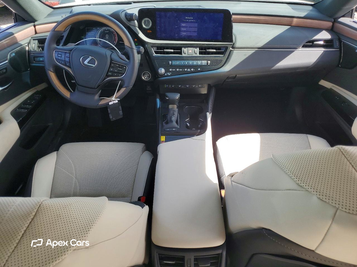 Lexus ES 2025