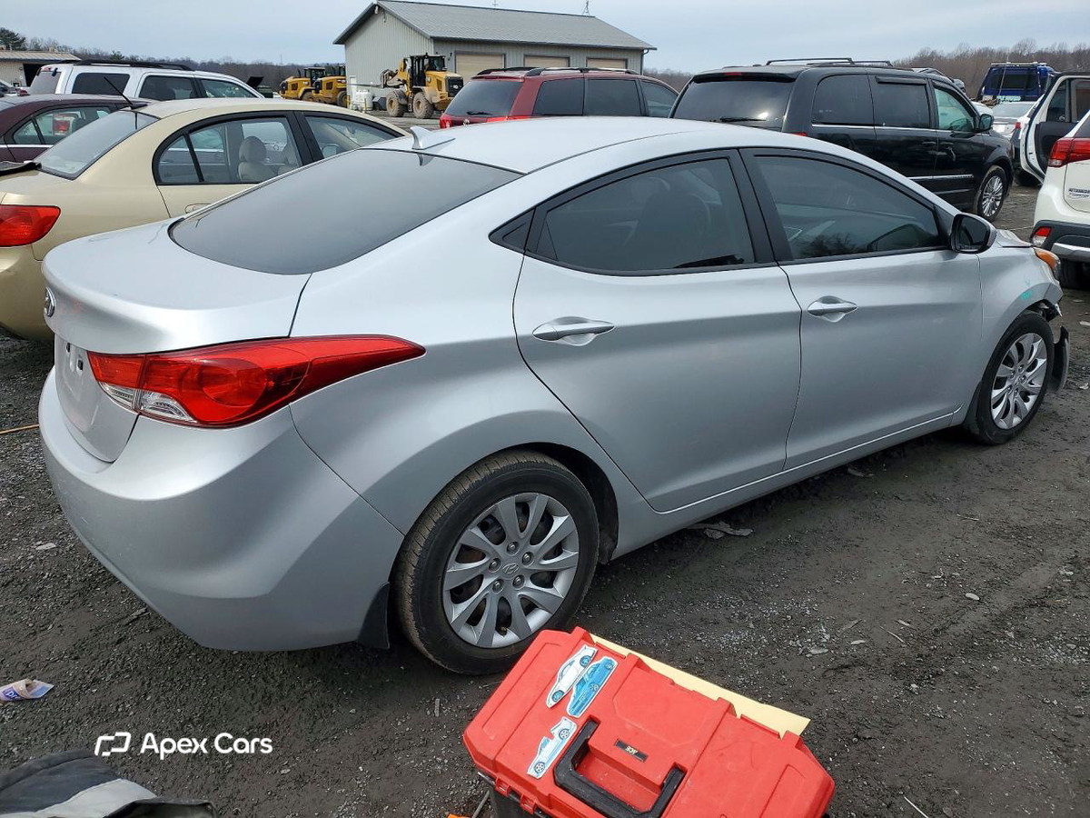 Hyundai Elantra 2012