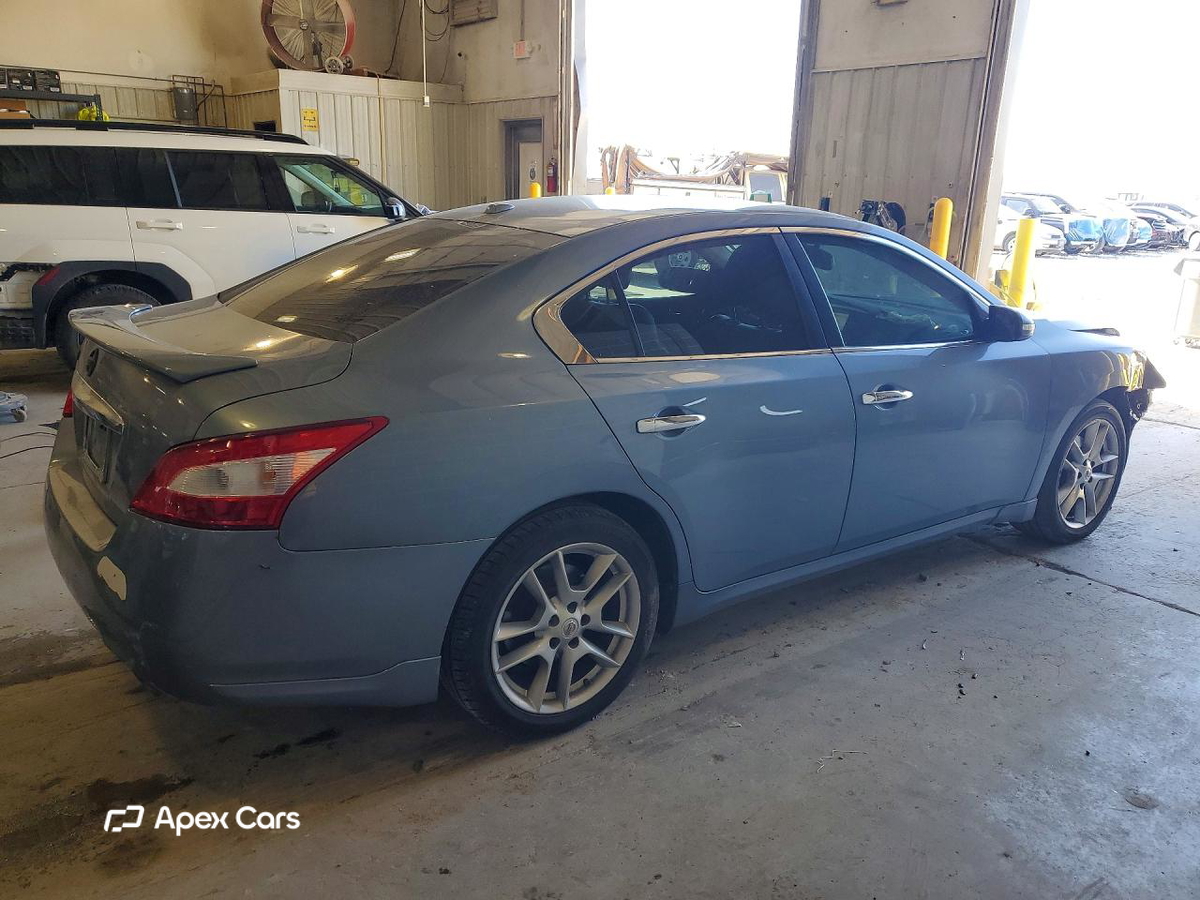 Nissan Maxima 2010