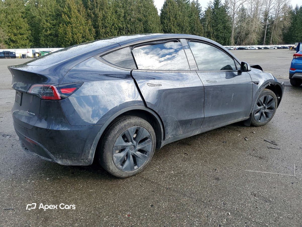 Tesla Model Y 2025