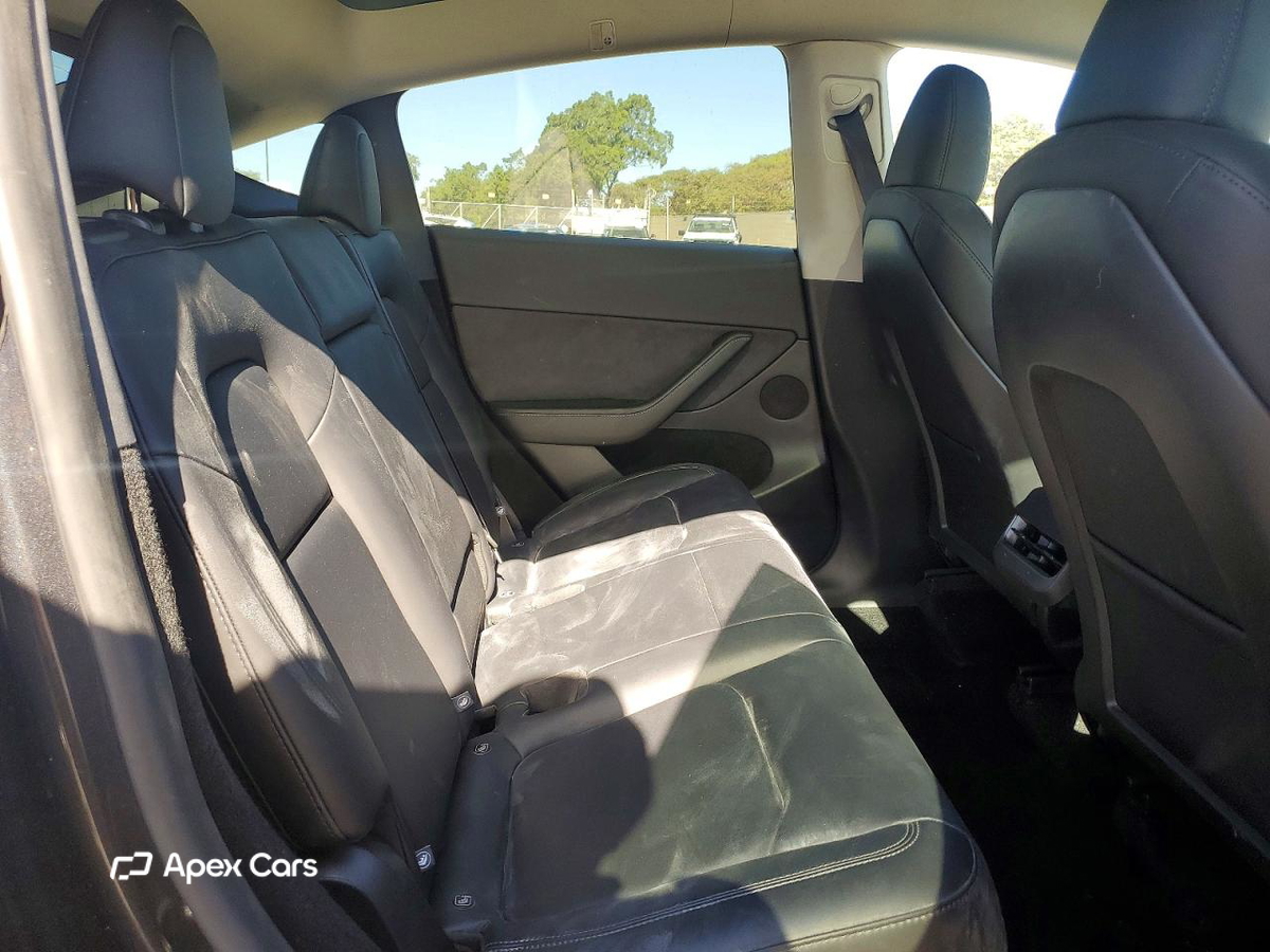 Tesla Model Y 2025