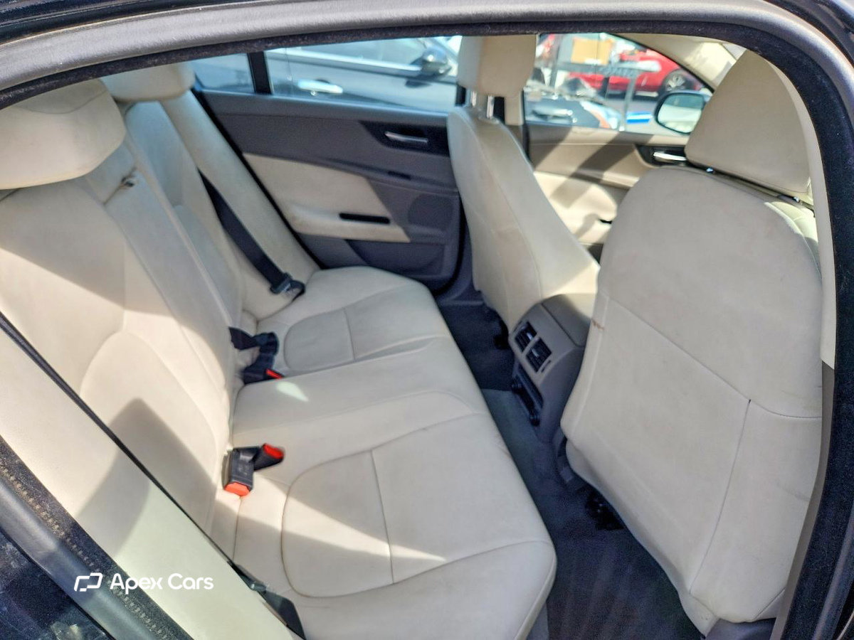 Jaguar XE 2018
