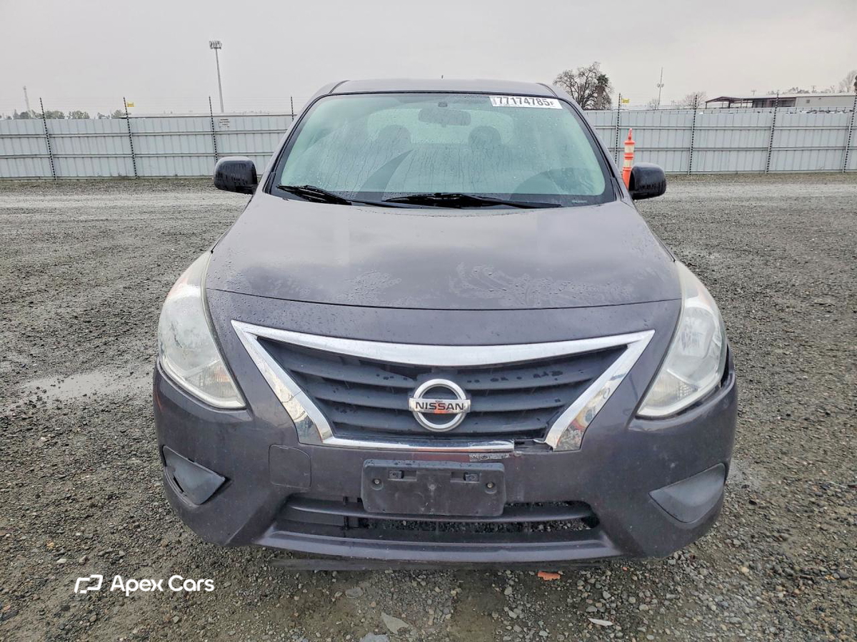 Nissan Versa 2015