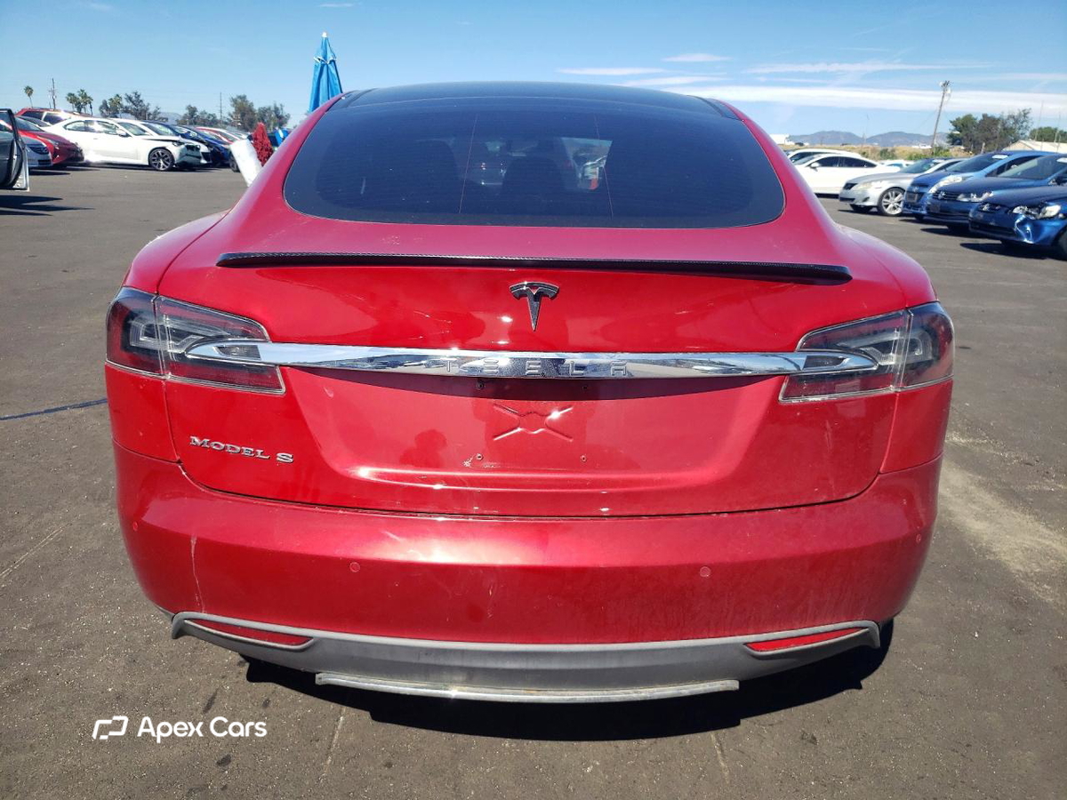 Tesla Model S 2015