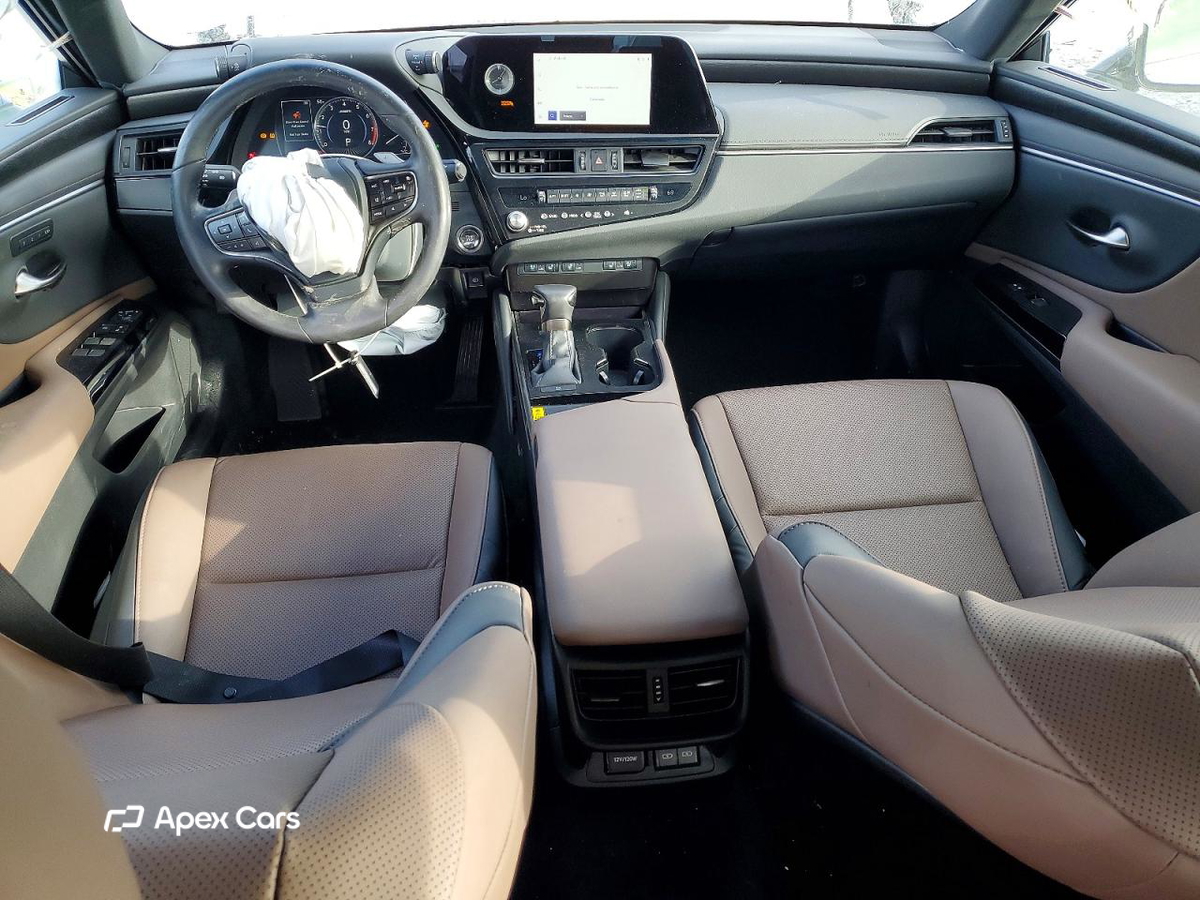 Lexus ES 2025