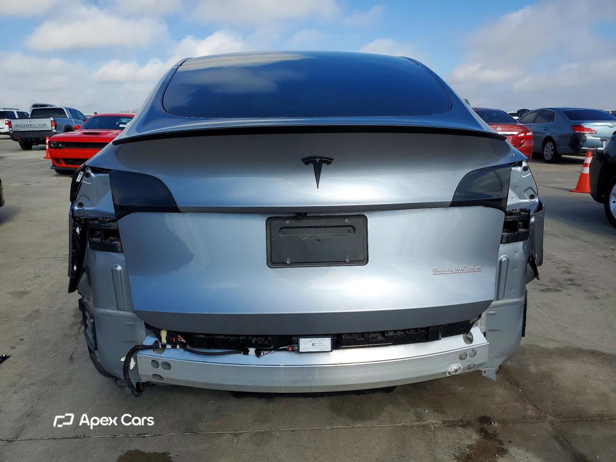 Tesla Model Y 2025