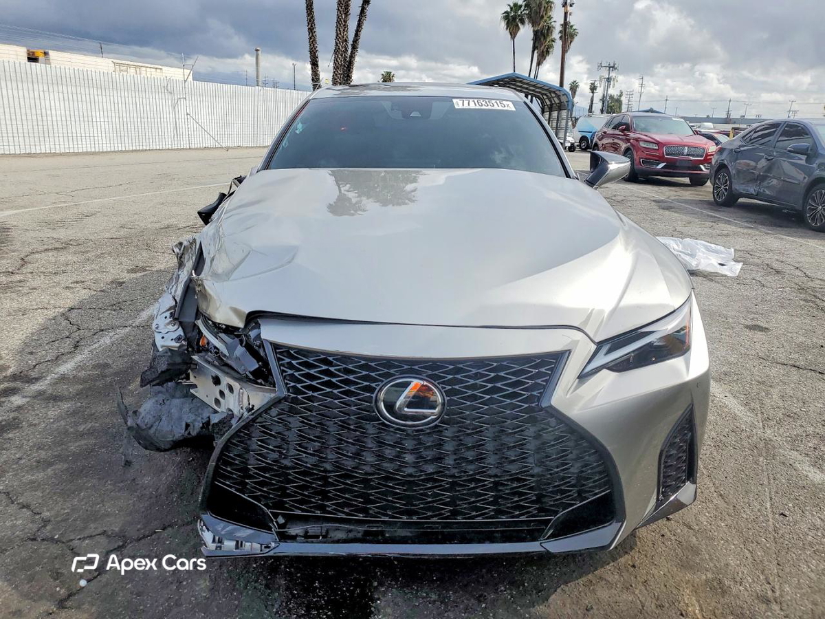 Lexus IS 2022