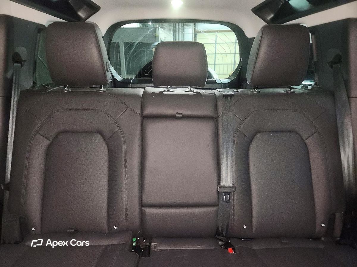 Land Rover Defender 2025
