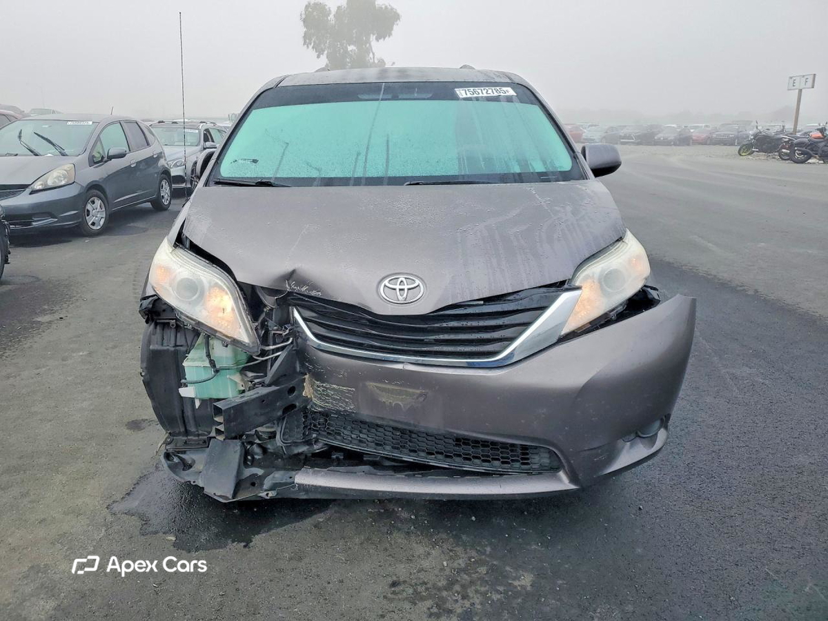 Toyota Sienna 2011