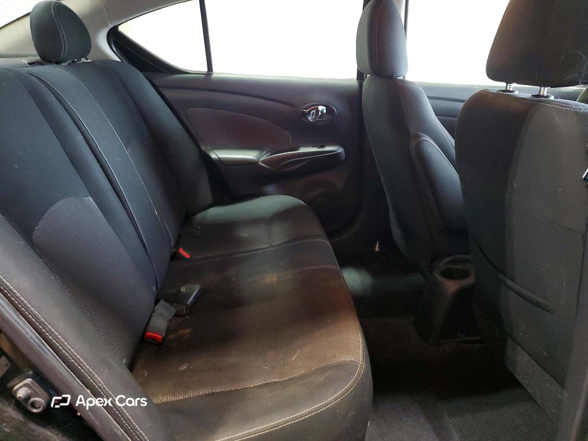 Nissan Versa 2015
