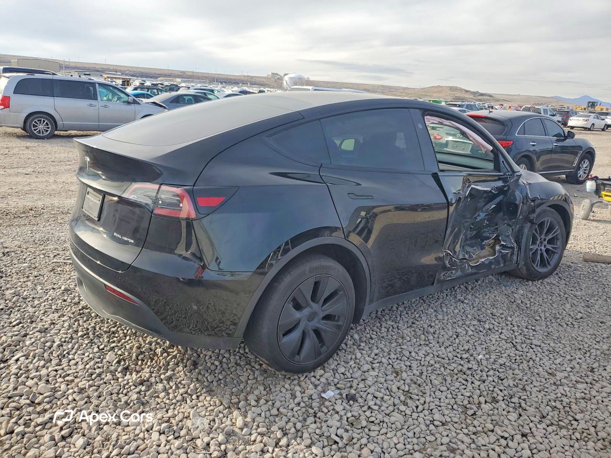 Tesla Model Y 2025