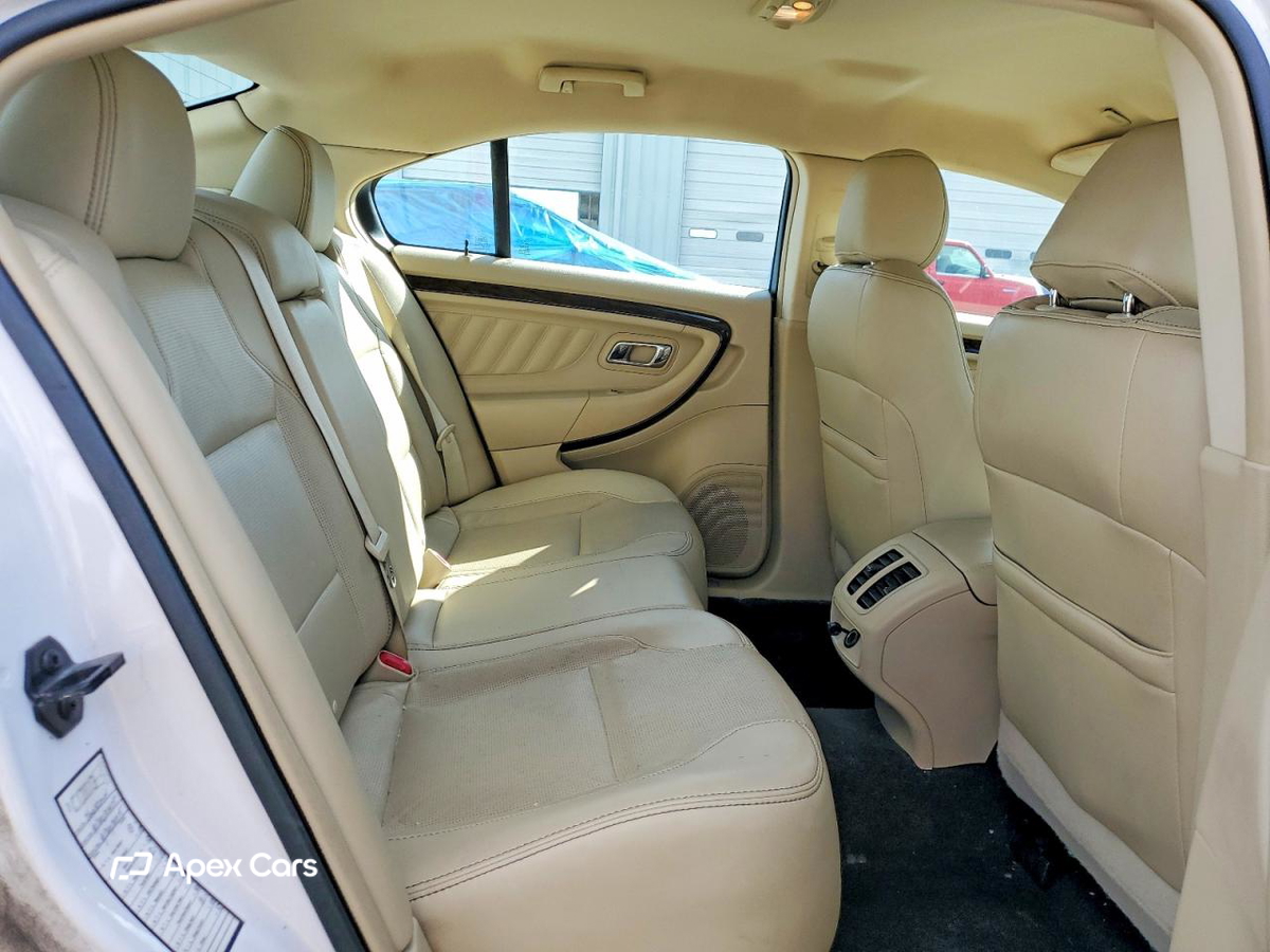 Ford Taurus 2015