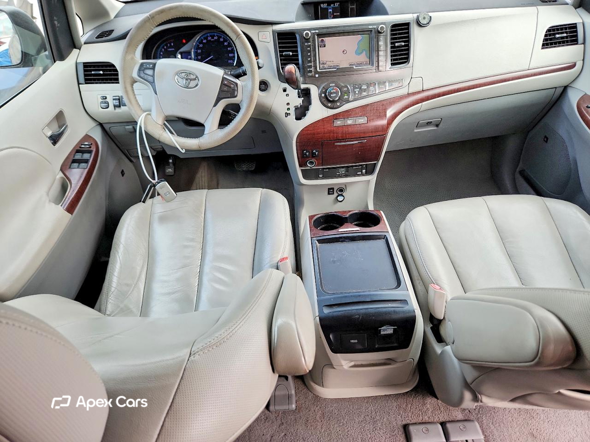 Toyota Sienna 2011