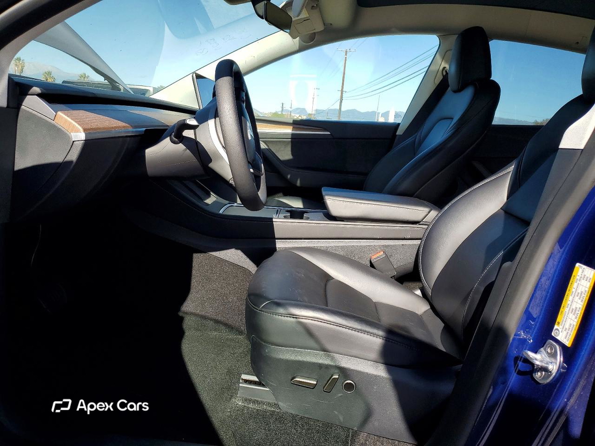Tesla Model Y 2025
