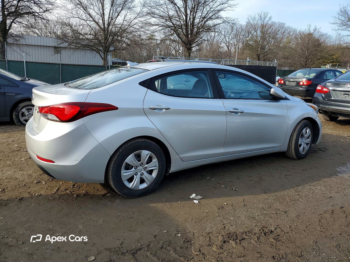 Hyundai Elantra 2016