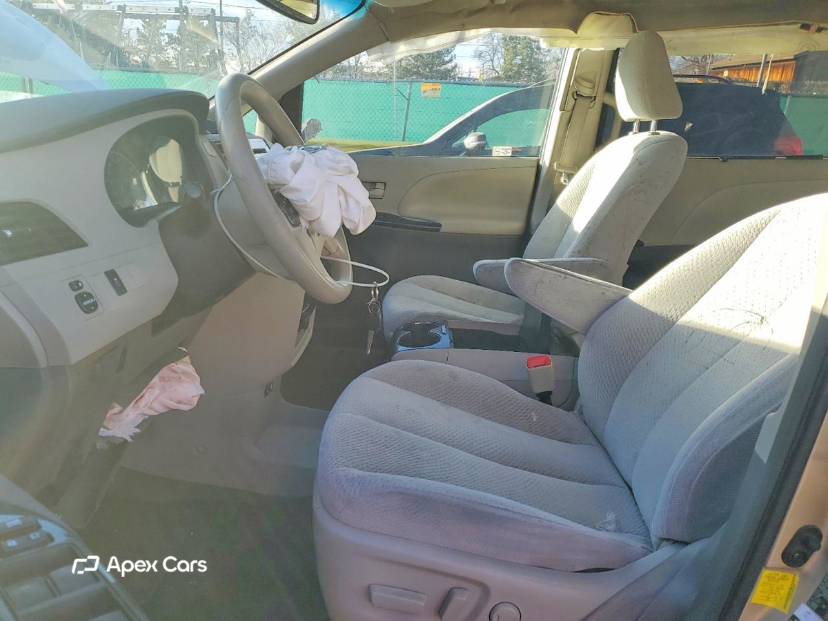 Toyota Sienna 2011