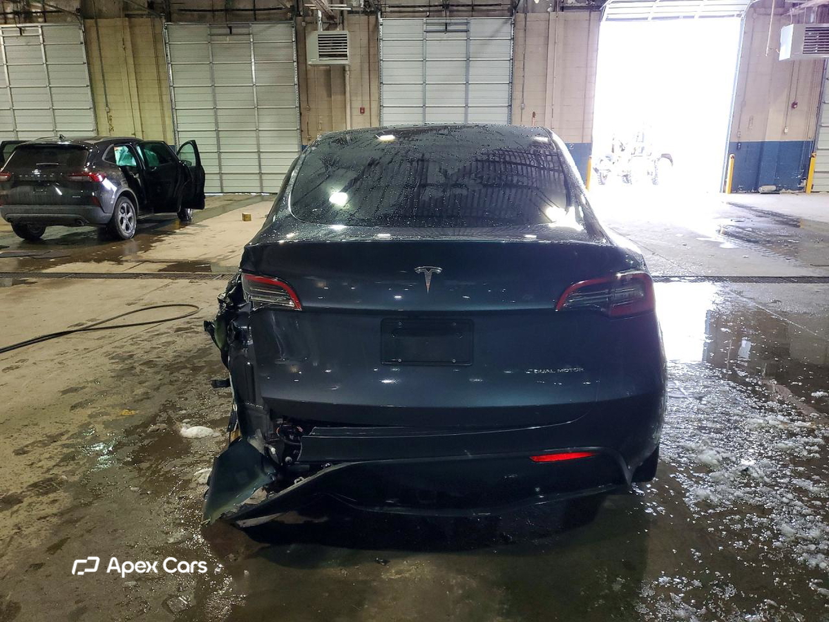 Tesla Model Y 2024