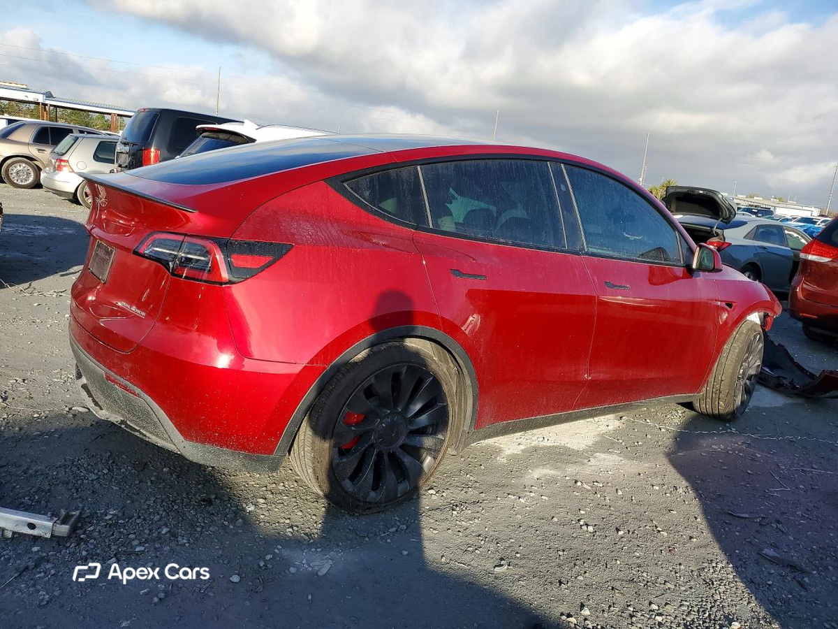 Tesla Model Y 2025