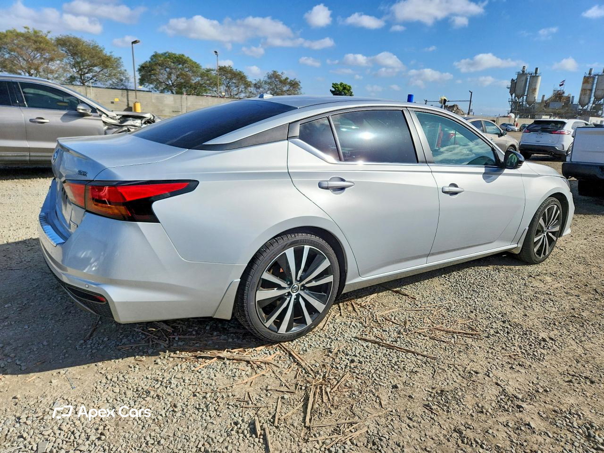 Nissan Altima 2021