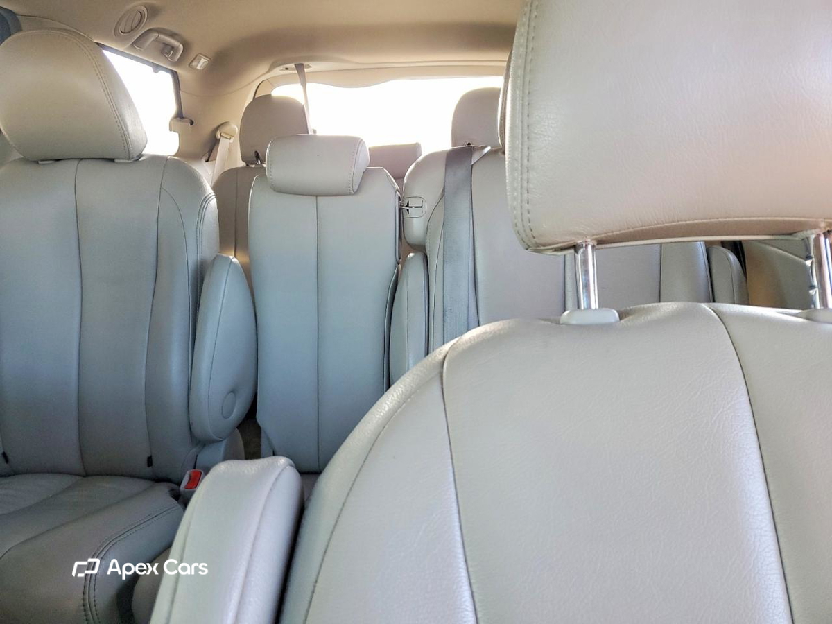 Toyota Sienna 2011