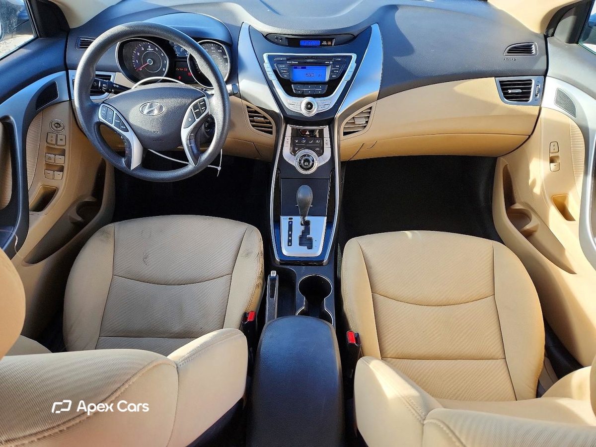 Hyundai Elantra 2012