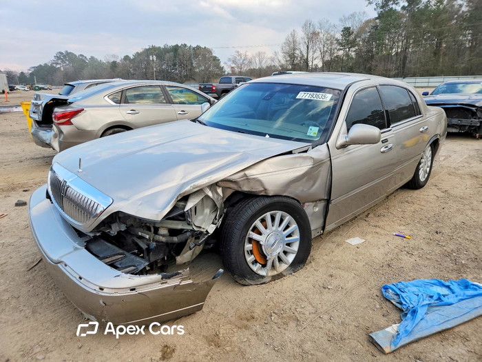 2003 Lincoln Town Car - Image 1 of 5