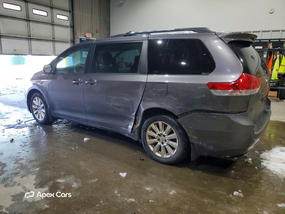 Toyota Sienna 2011
