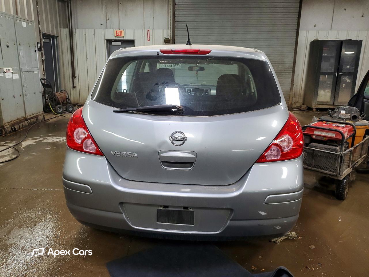 Nissan Versa 2011