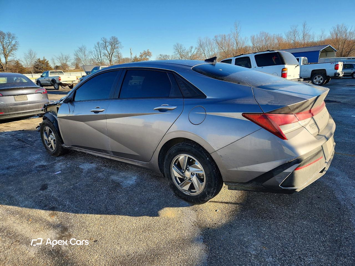 Hyundai Elantra 2024