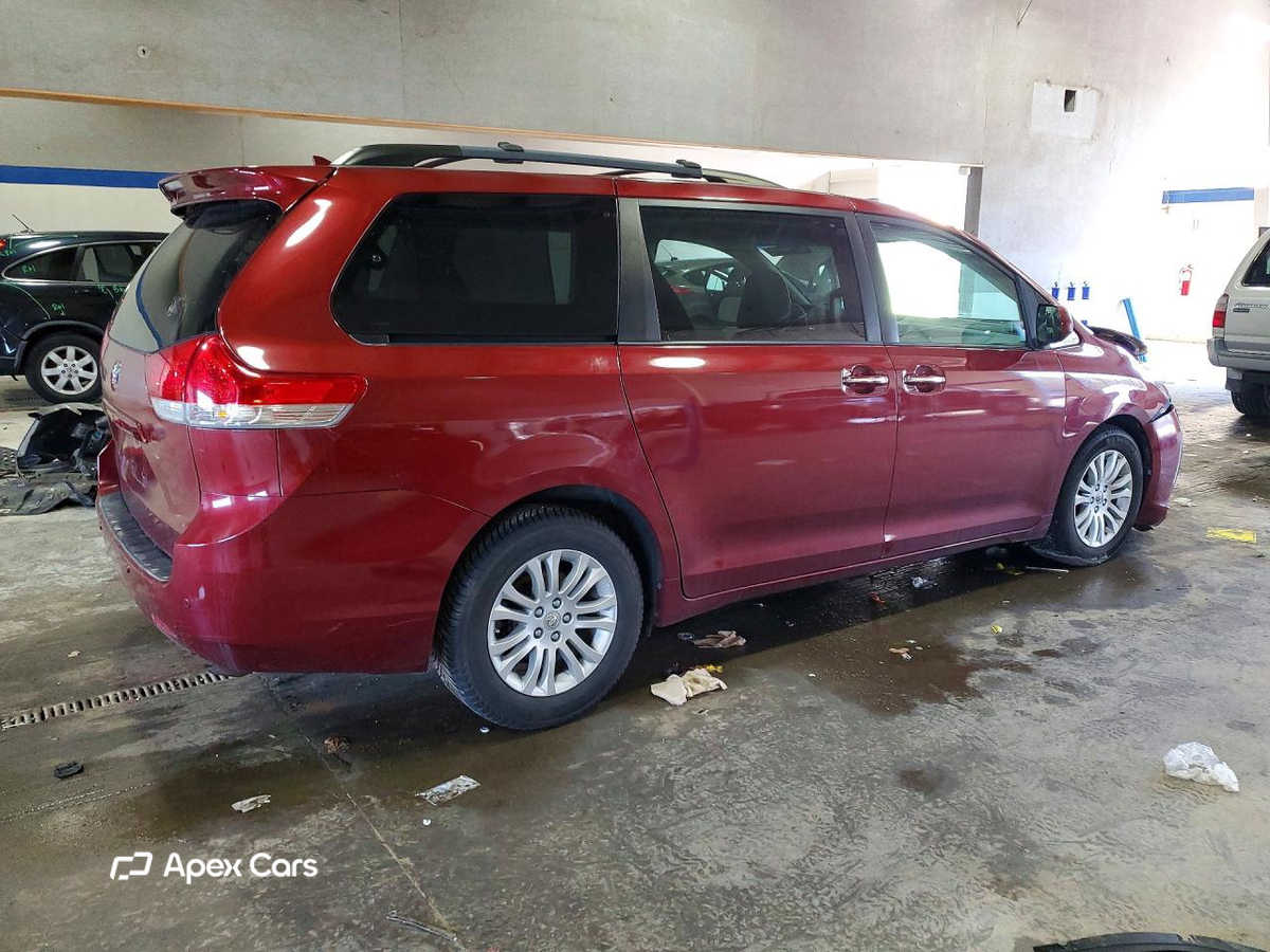 Toyota Sienna 2011