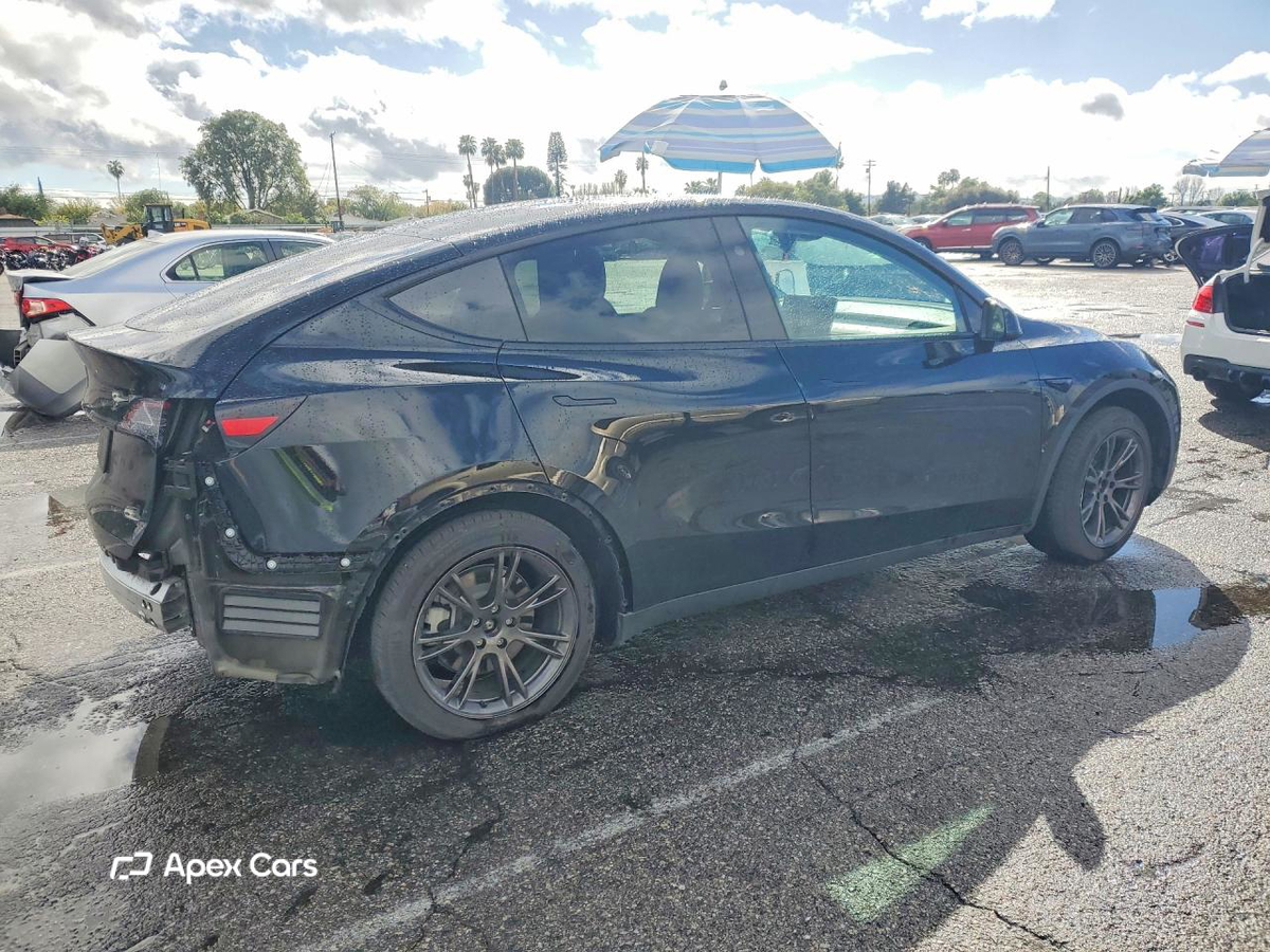 Tesla Model Y 2025