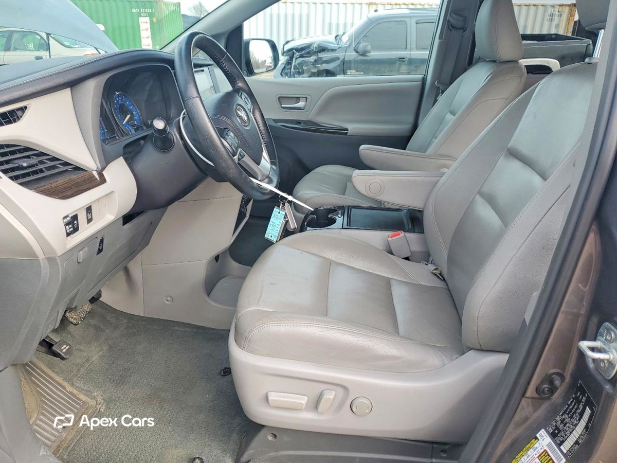 Toyota Sienna 2015