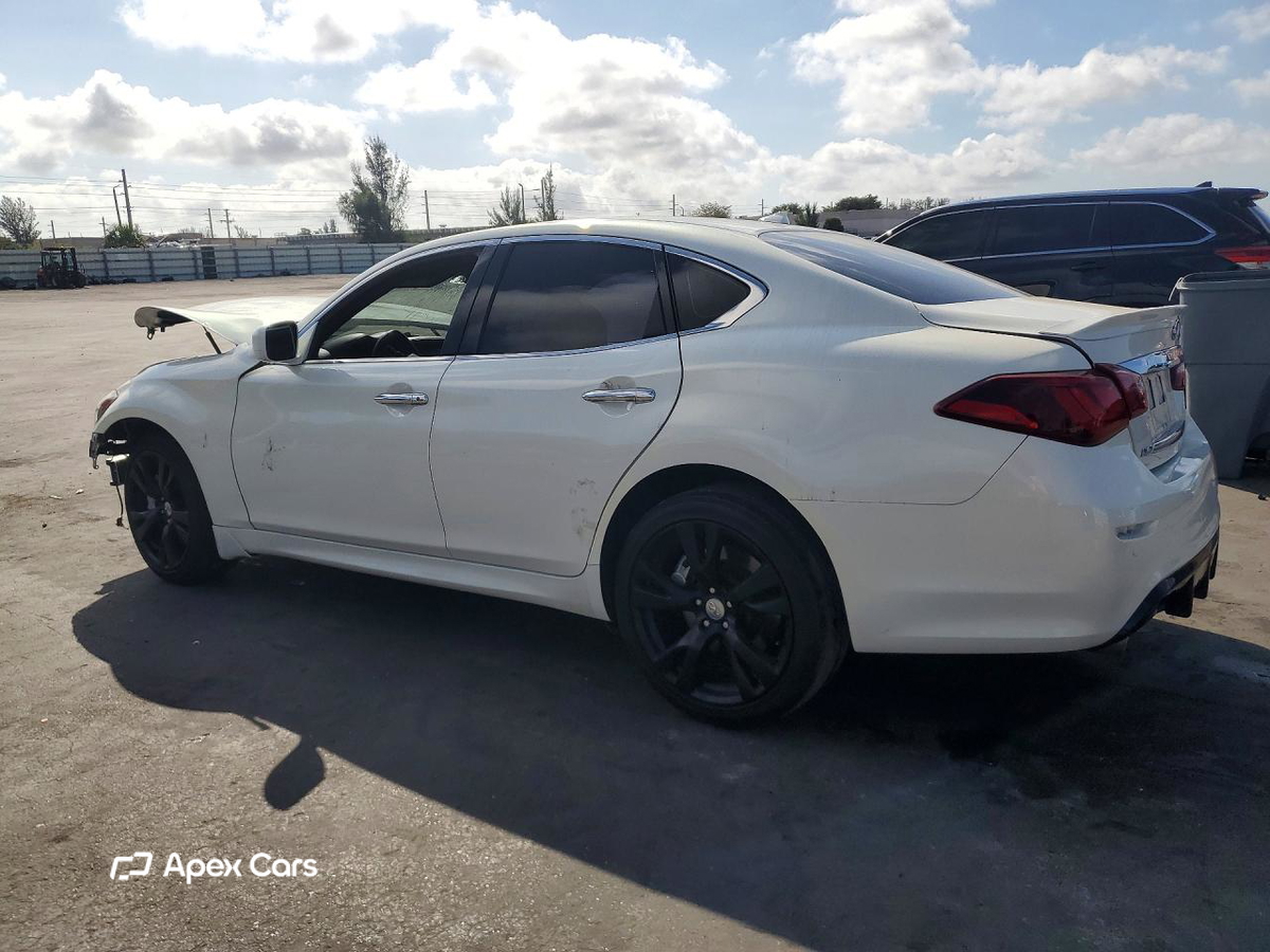 Infiniti M 2013