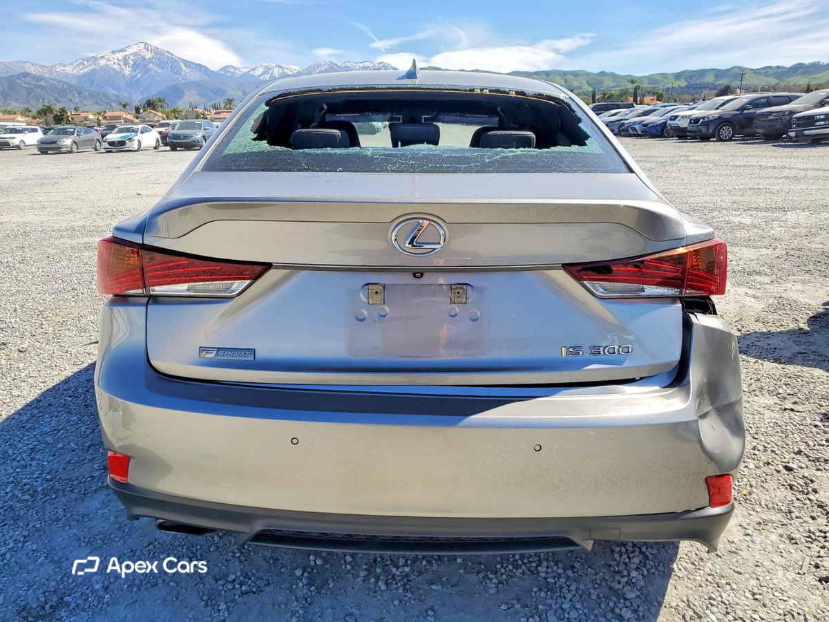 Lexus IS 2019