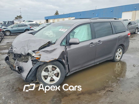 Toyota Sienna 2011 - Image 1 of 14