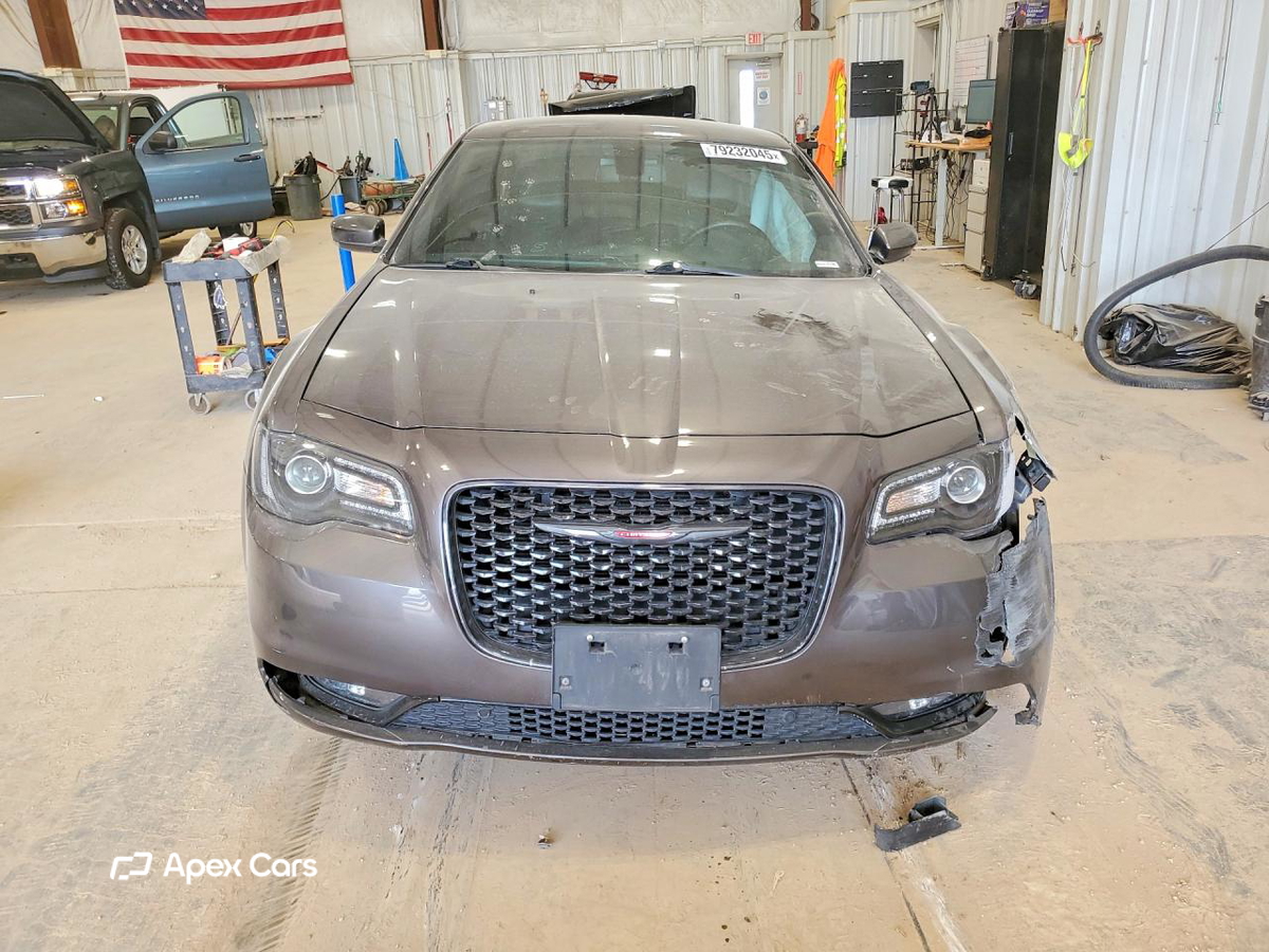 Chrysler 300 2021