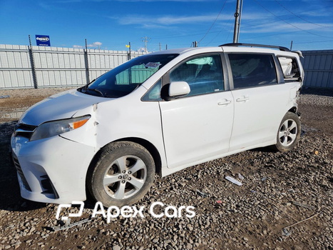 Toyota Sienna 2018 - Image 1 of 13
