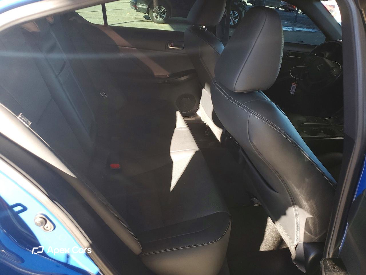 Lexus IS 2021