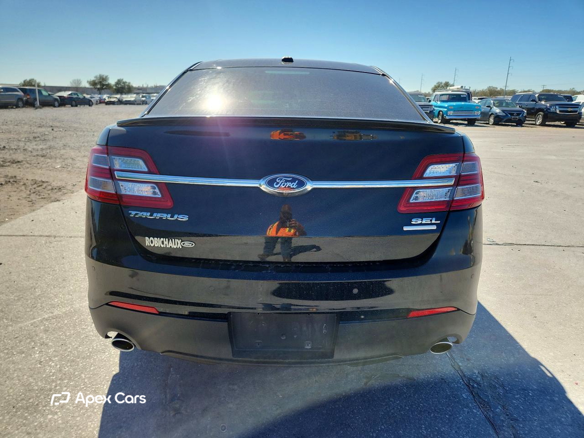 Ford Taurus 2016