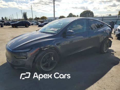Tesla Model Y 2026 - Image 1 of 14