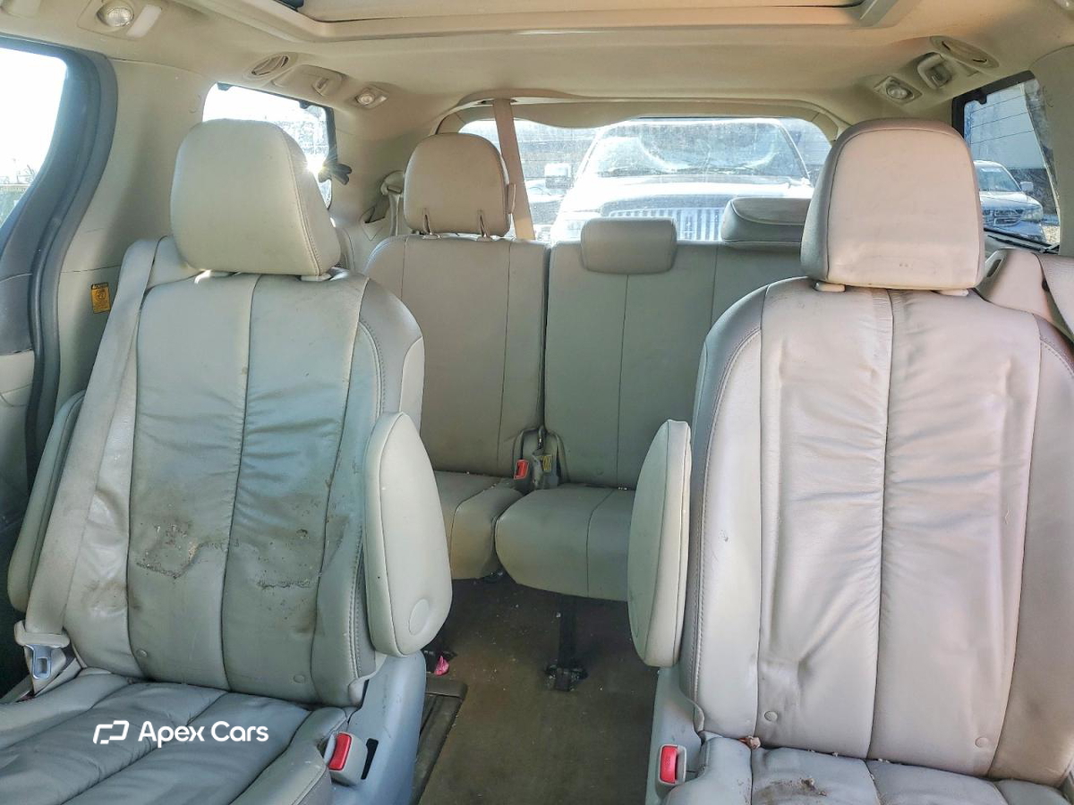 Toyota Sienna 2011