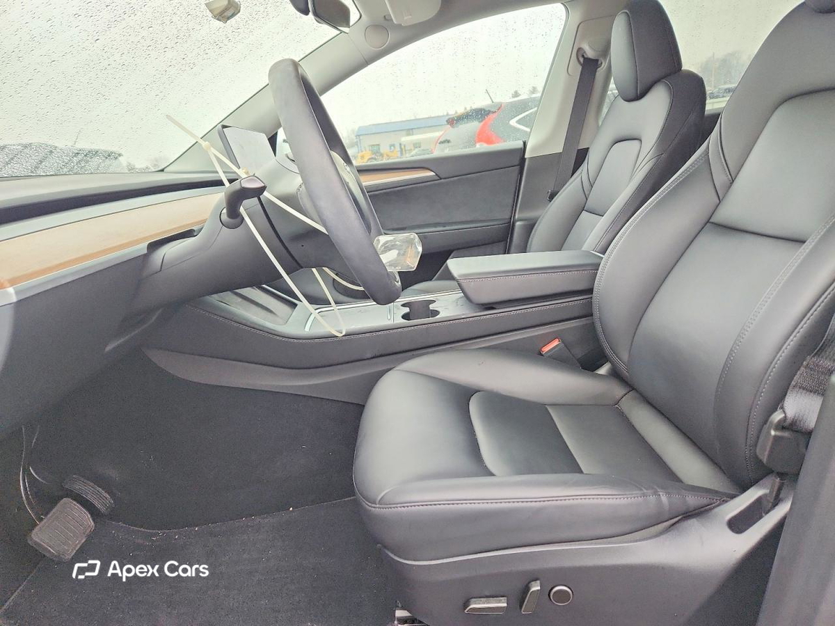 Tesla Model Y 2025