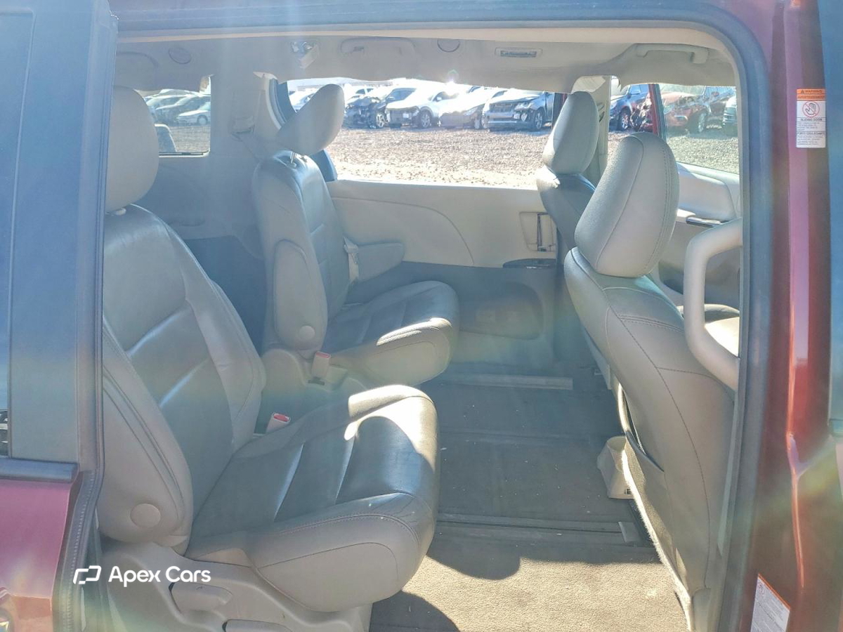 Toyota Sienna 2016