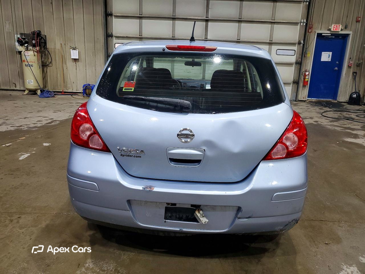 Nissan Versa 2011
