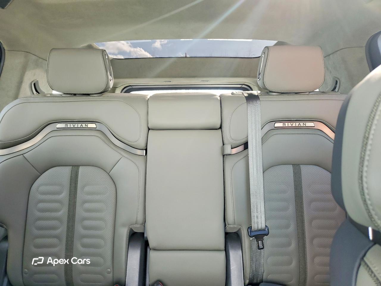 Rivian R1S 2024