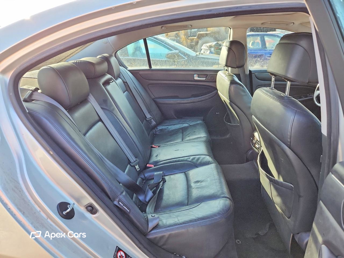Hyundai Genesis 2012